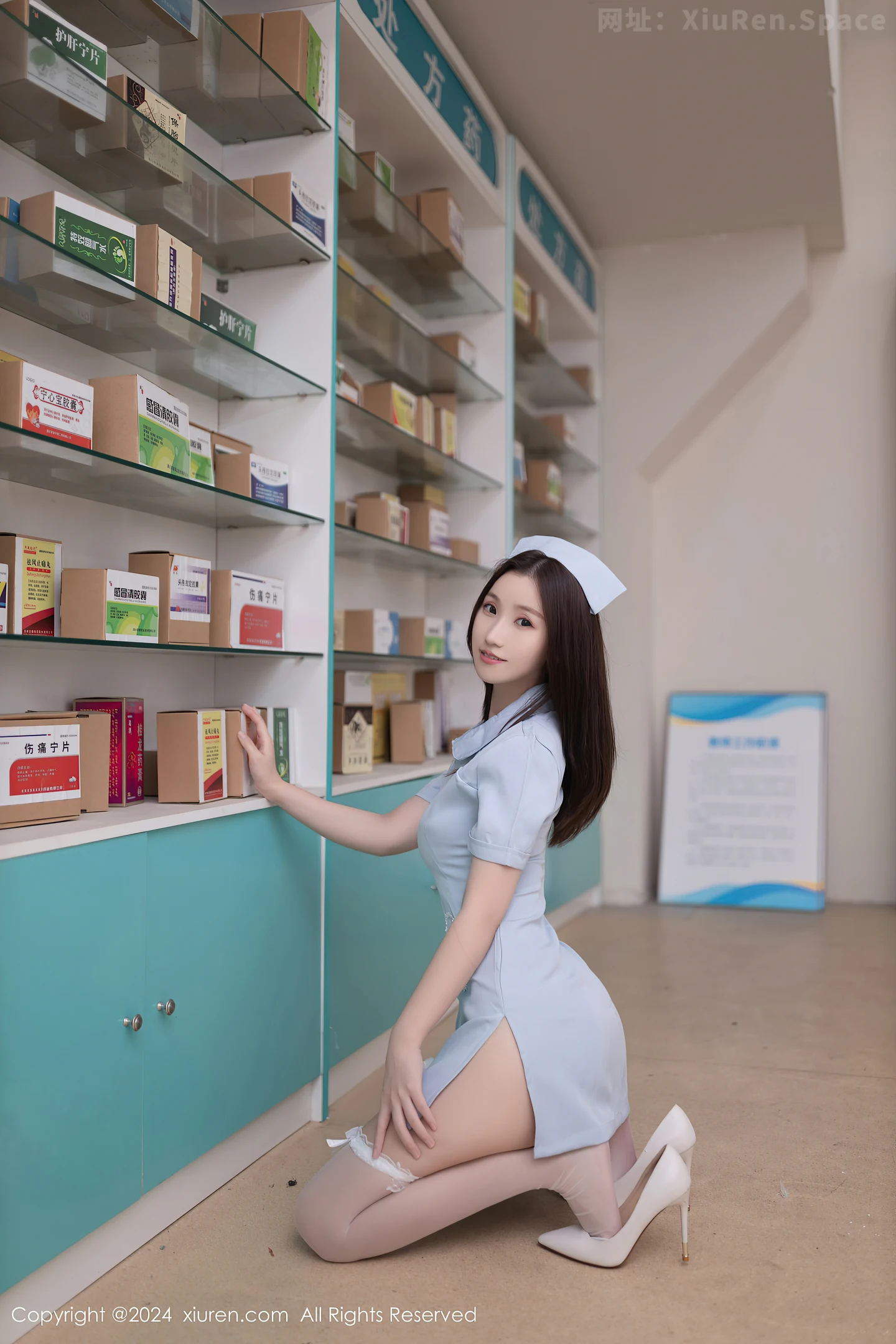 图片[3]-[XiuRen秀人网]VOL.8874 模特杏子Yada性感浅蓝色护士制服配白丝袜秀曼妙身姿诱惑写真80P-秀人网官方网站